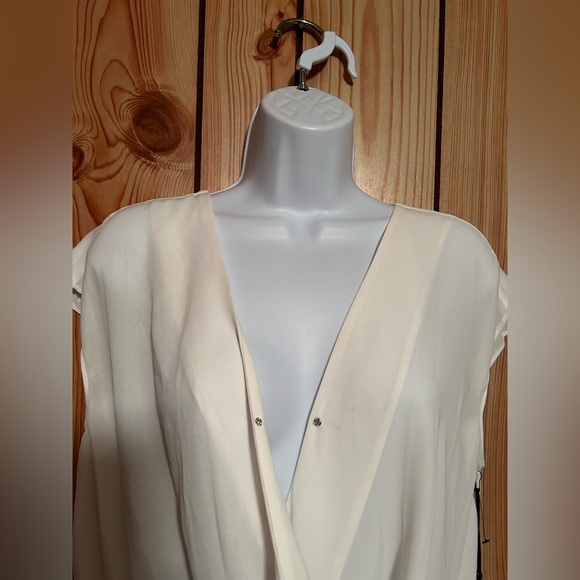 Halogen Women’s New White Blouse Top Size M V Neck Wrap pleated High-Low edge - Picture 10 of 10